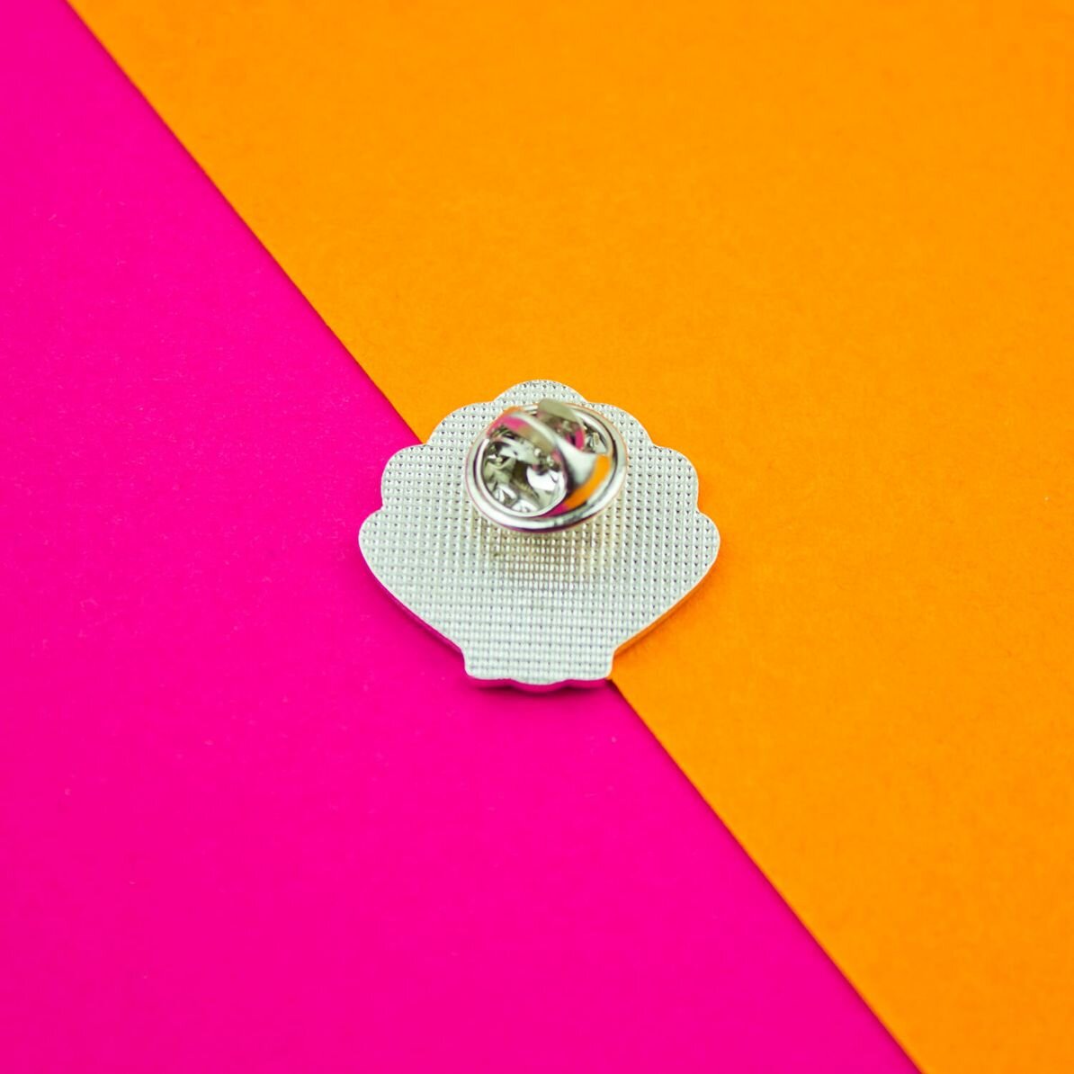 Sprinkle Club - Back clasp of the shell enamel pin